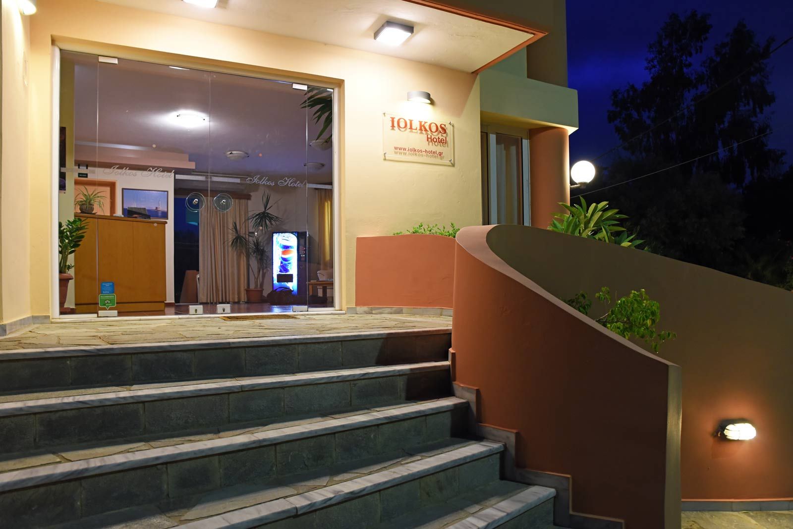 Iolkos Hotel Apartments Chania
