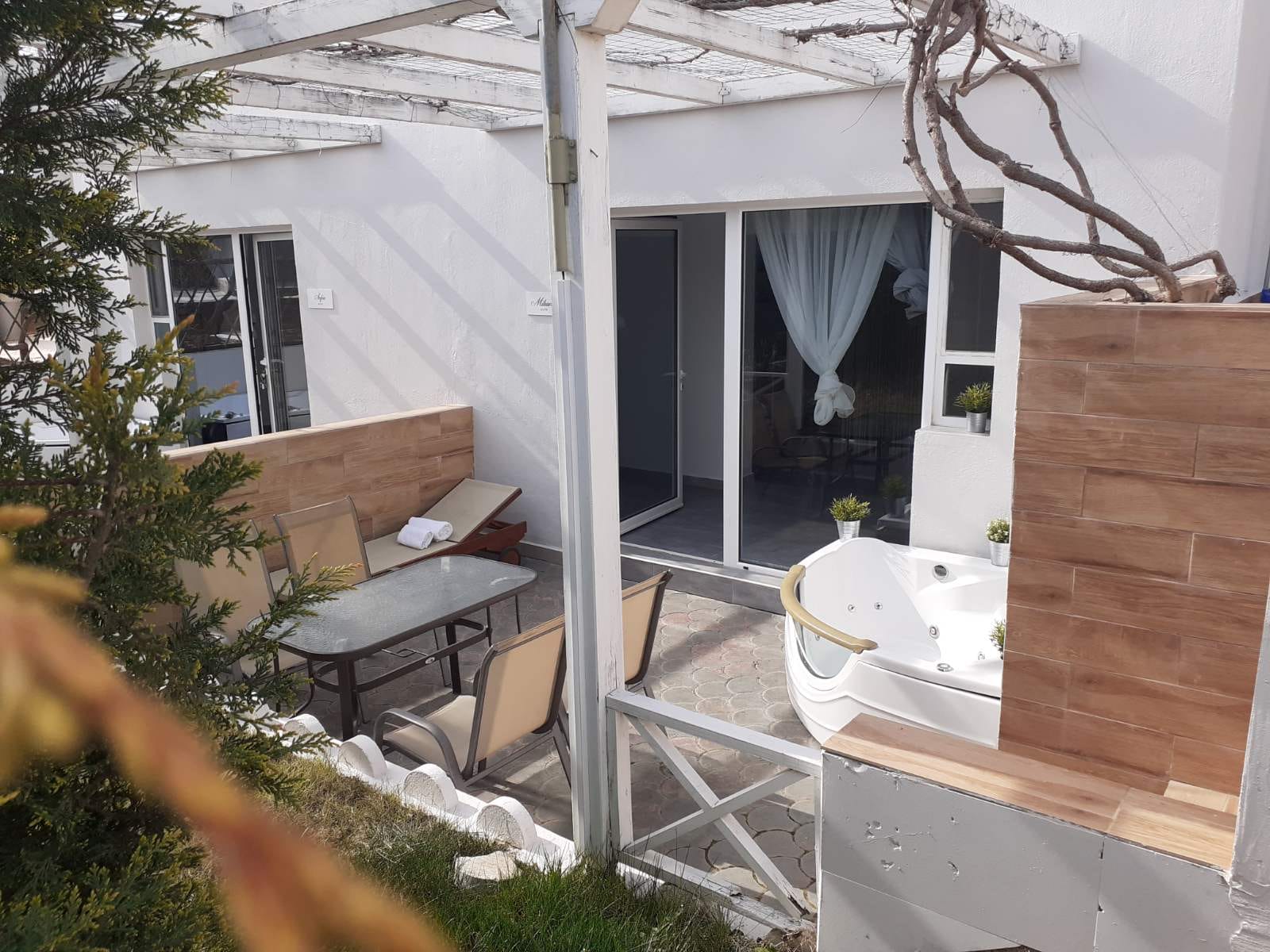 Kapahi Suites Apartments