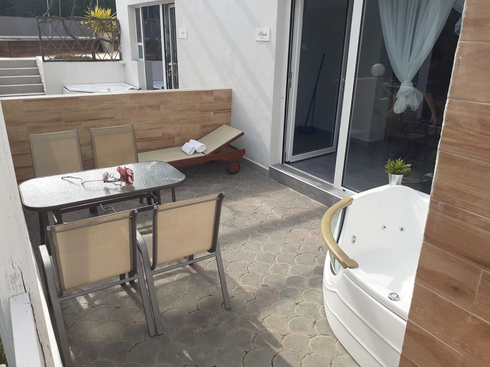 Kapahi Suites Apartments