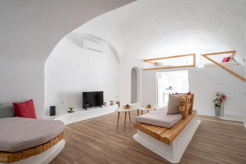 Karpimo & Fertimo Suites Santorini