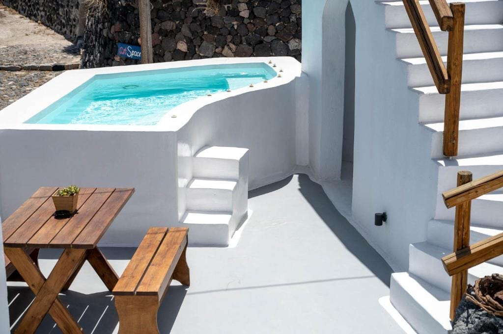 Karpimo & Fertimo Suites Santorini