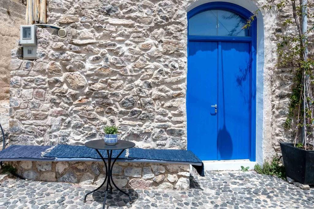 Karpimo & Fertimo Suites Santorini