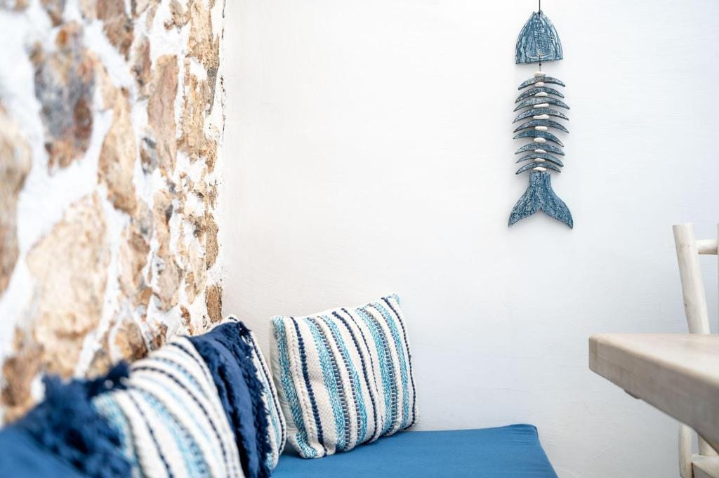 Karpimo & Fertimo Suites Santorini