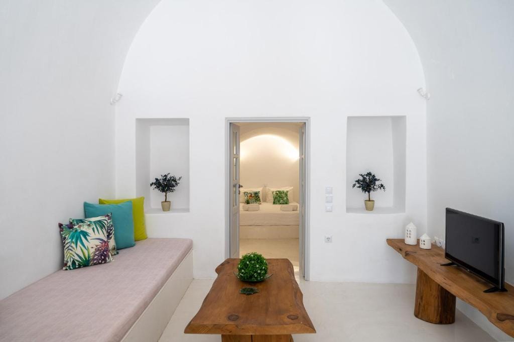 Karpimo & Fertimo Suites Santorini