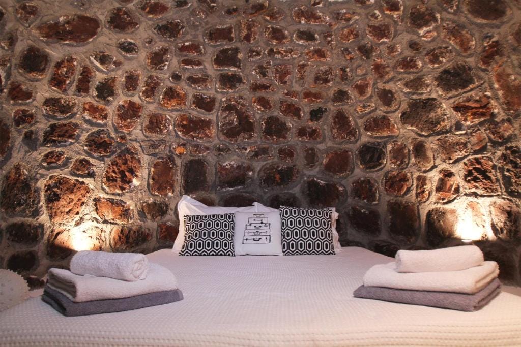 Karpimo & Fertimo Suites Santorini