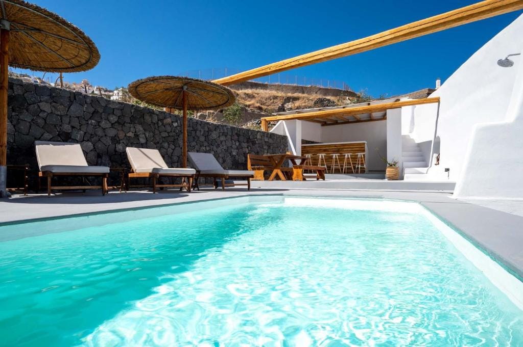 Karpimo & Fertimo Suites Santorini