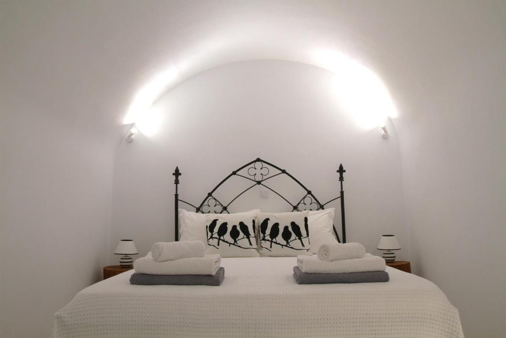 Karpimo & Fertimo Suites Santorini
