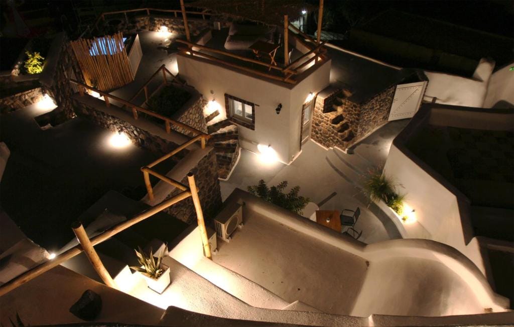 Karpimo & Fertimo Suites Santorini