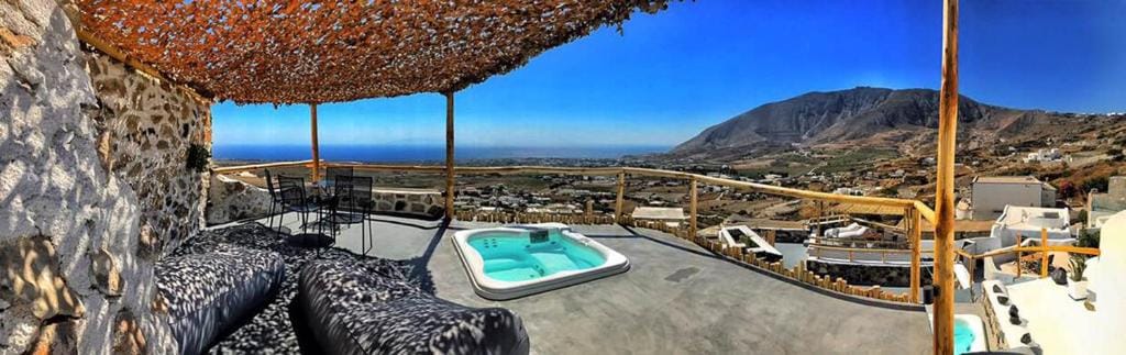 Karpimo & Fertimo Suites Santorini