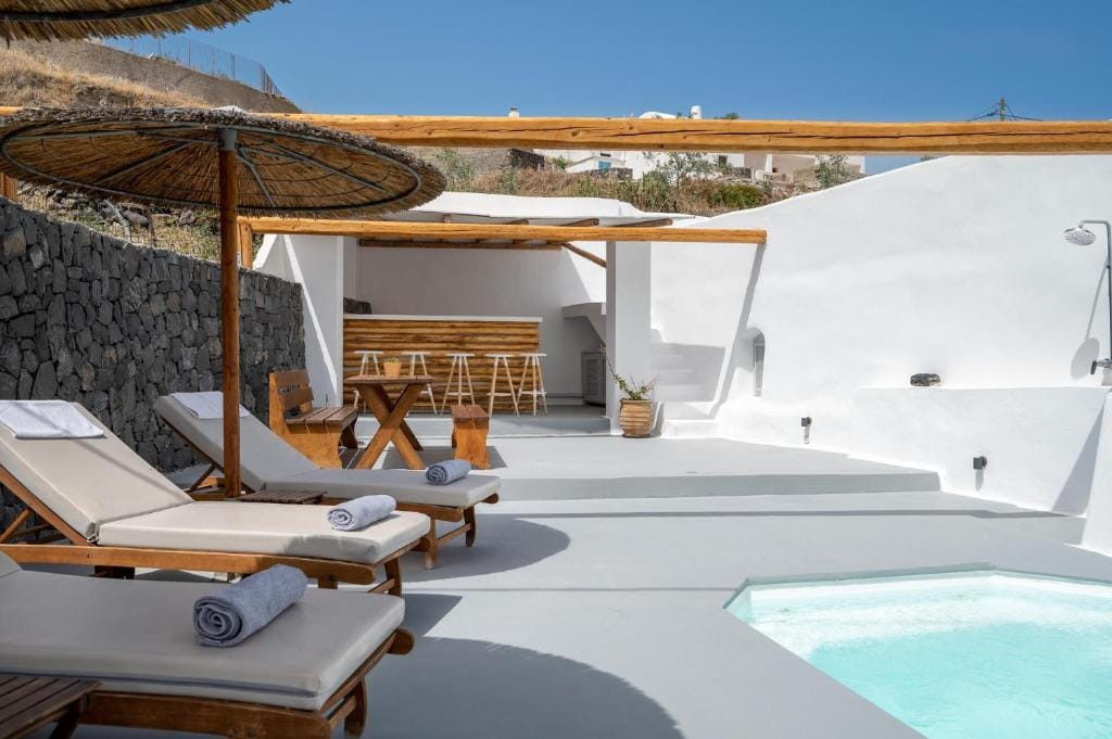 Karpimo & Fertimo Suites Santorini