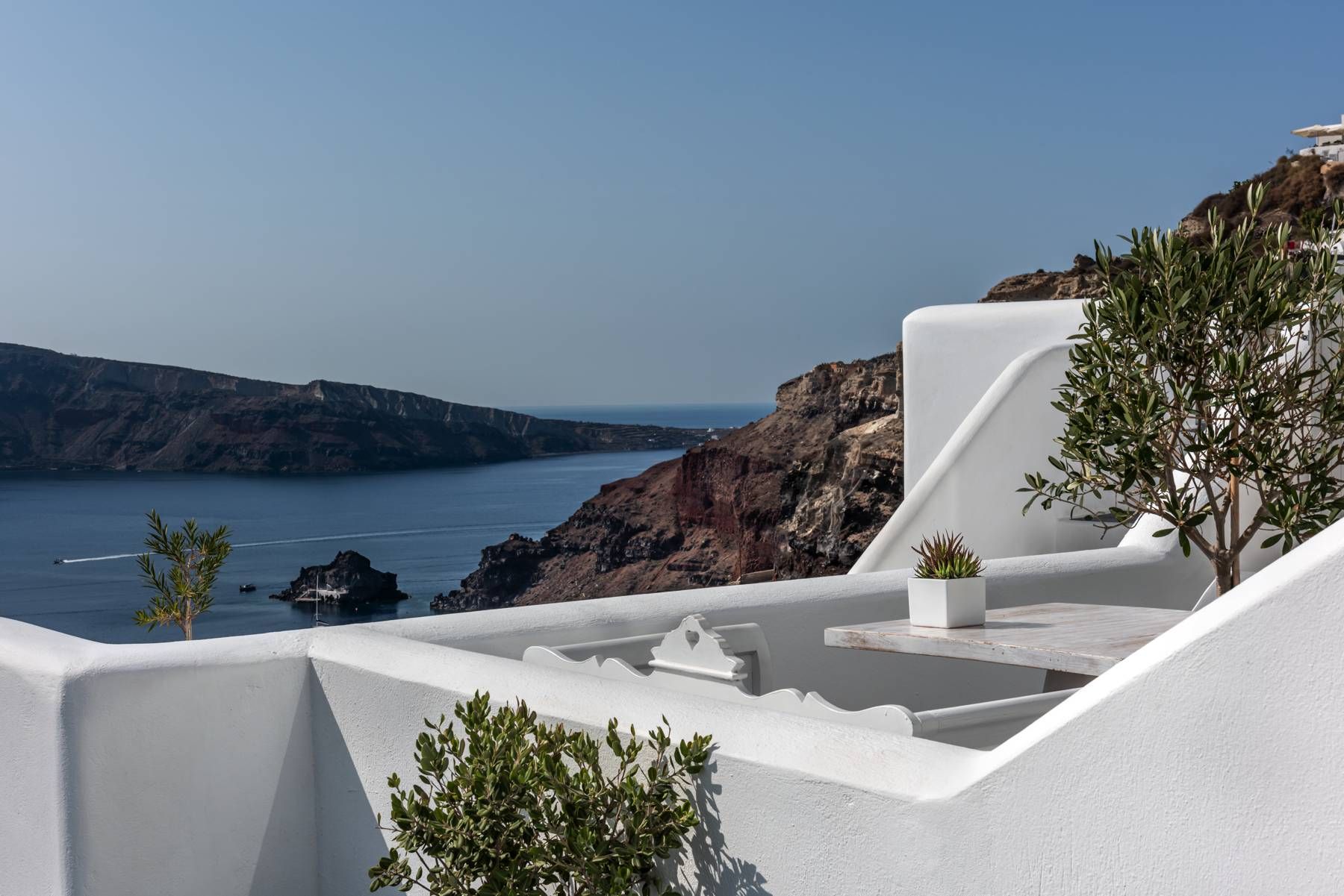 La Perla Villas & Suites