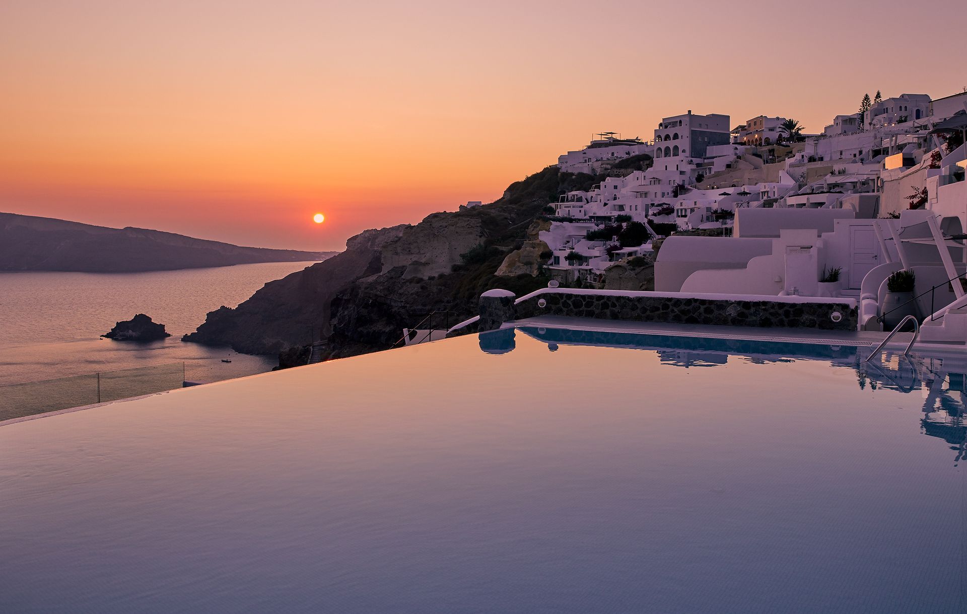 La Perla Villas & Suites