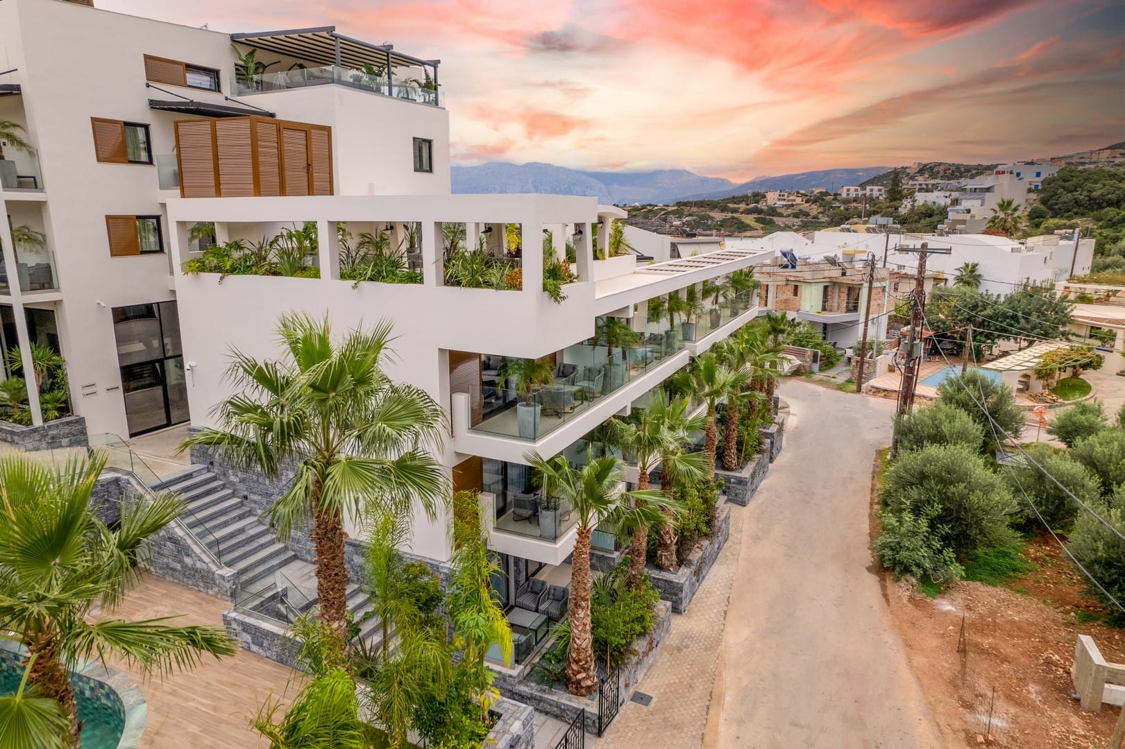 Lazar Lux Suites