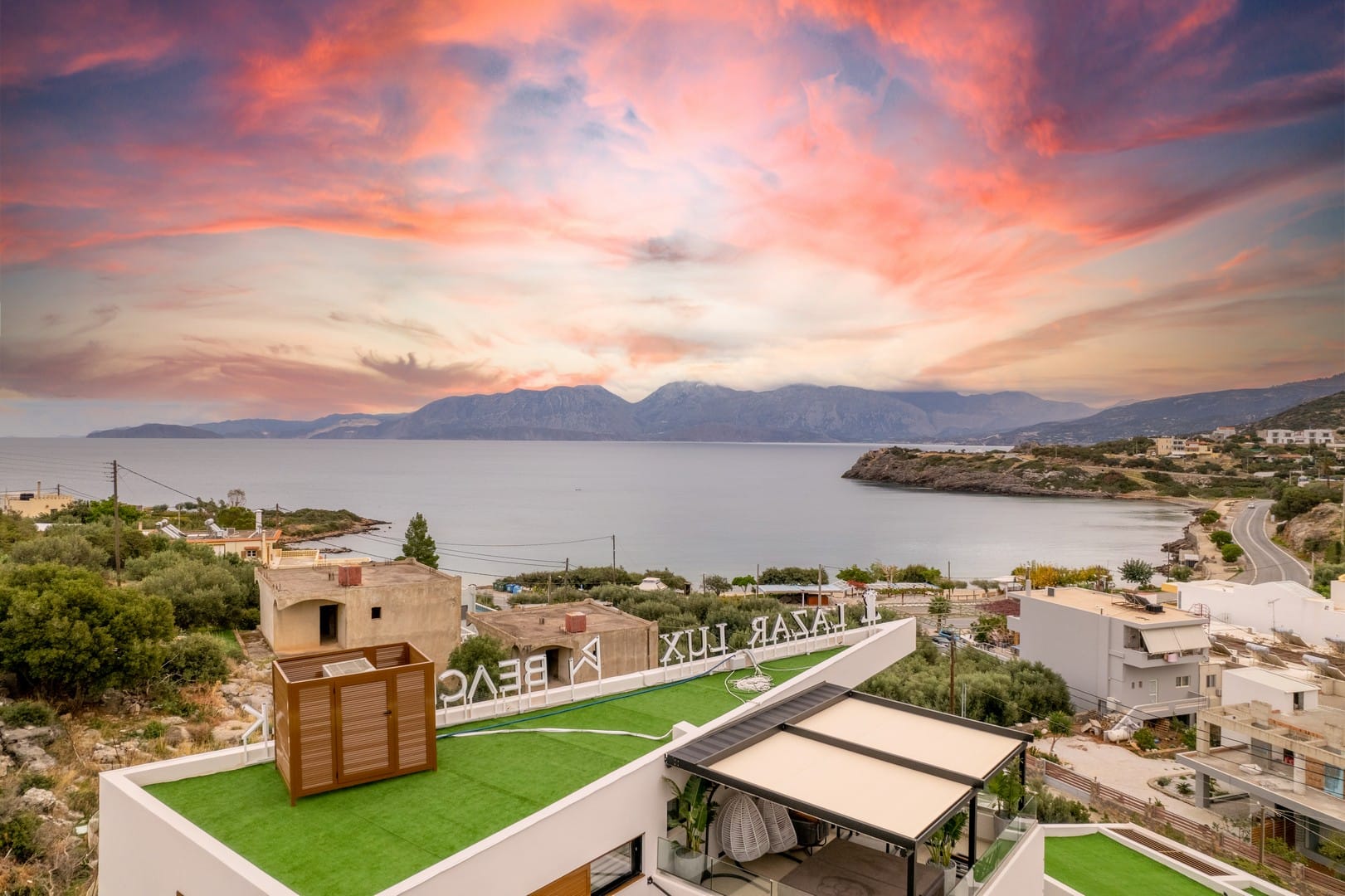 Lazar Lux Suites
