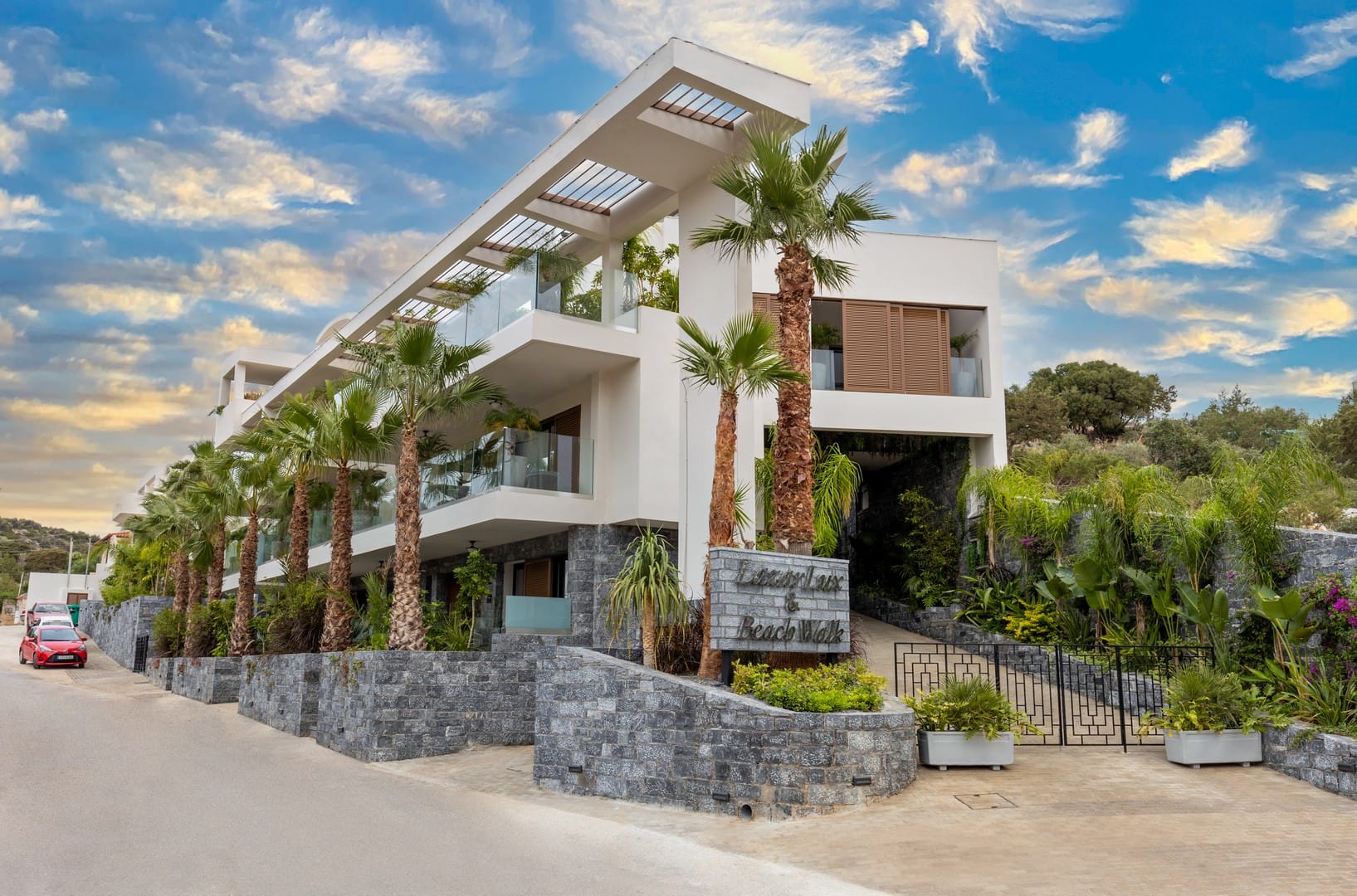 Lazar Lux Suites