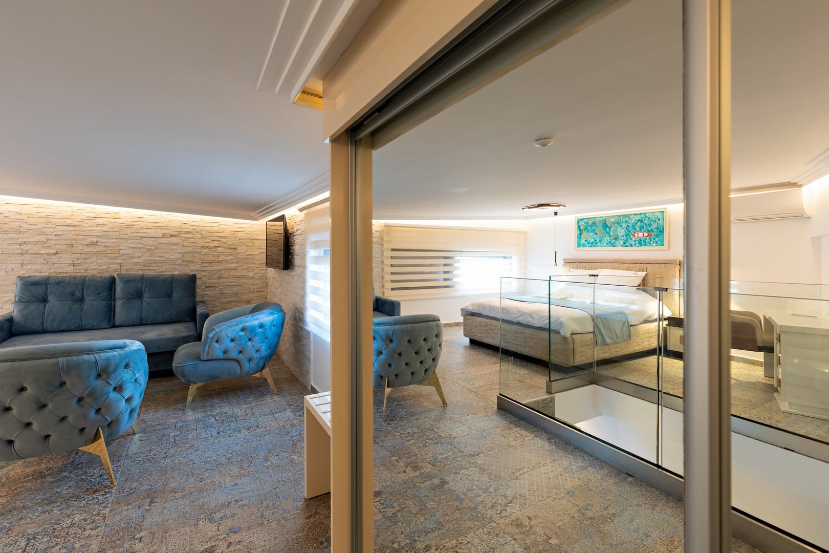Lazar Lux Suites