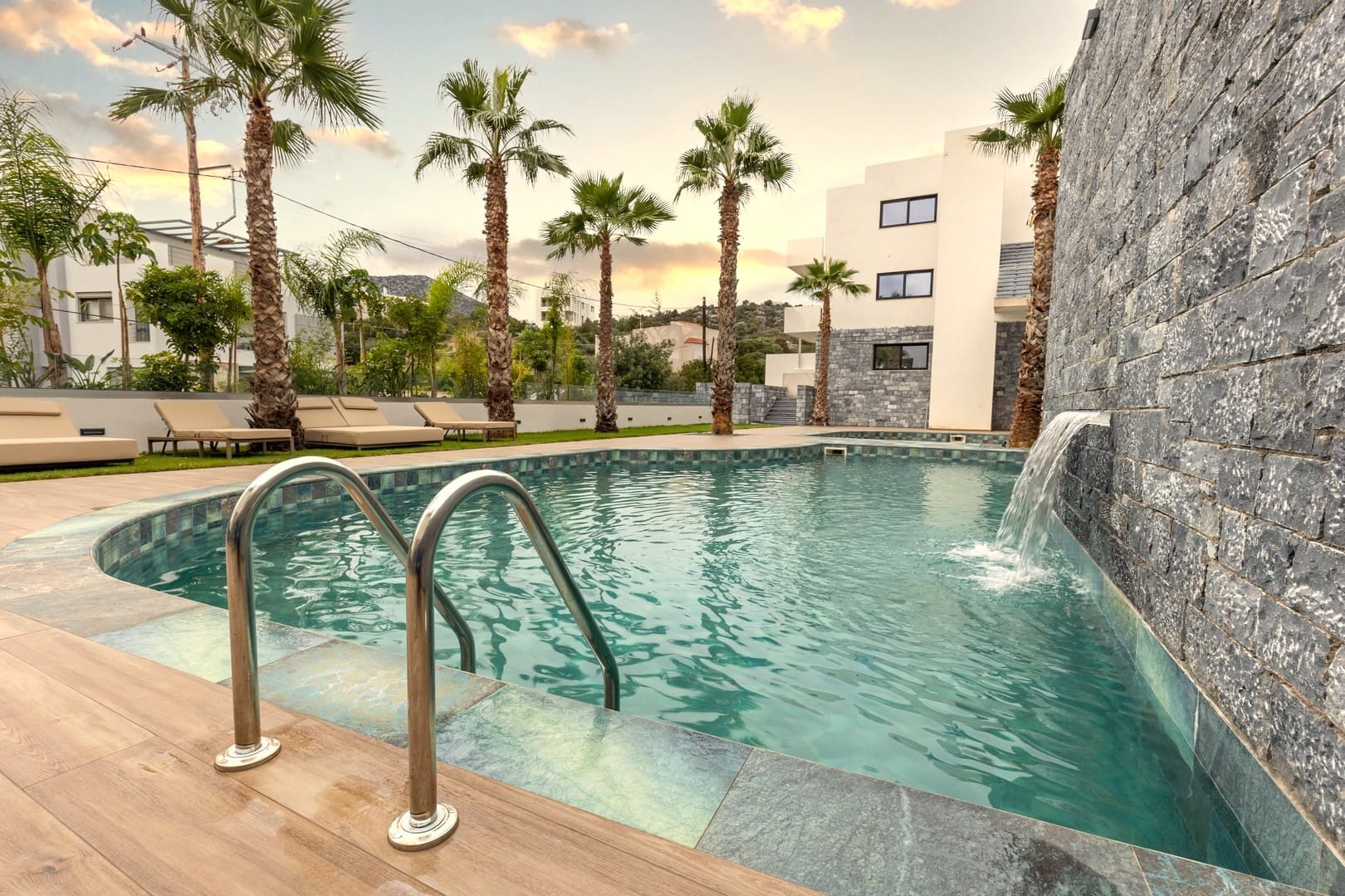 Lazar Lux Suites