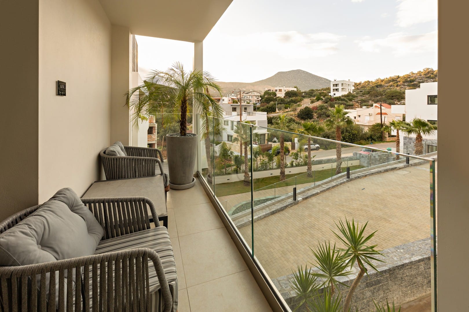 Lazar Lux Suites