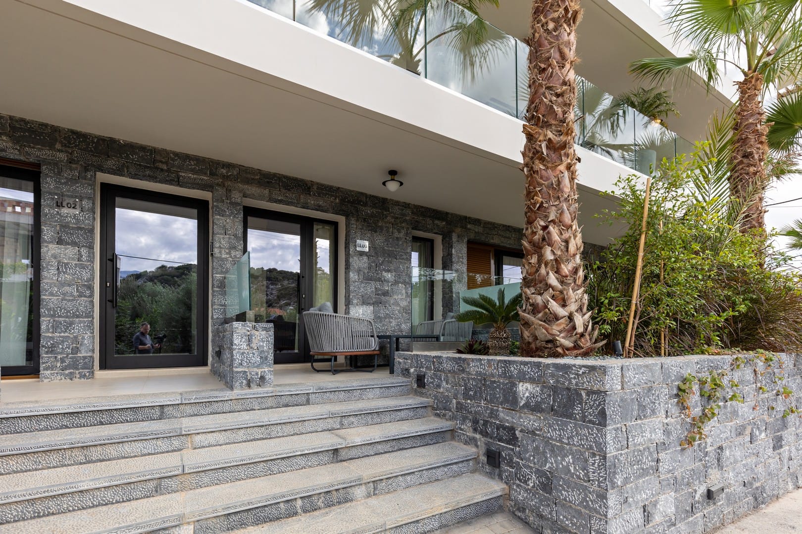 Lazar Lux Suites
