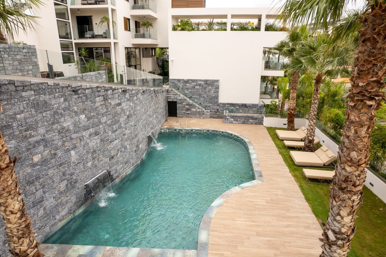 Lazar Lux Suites