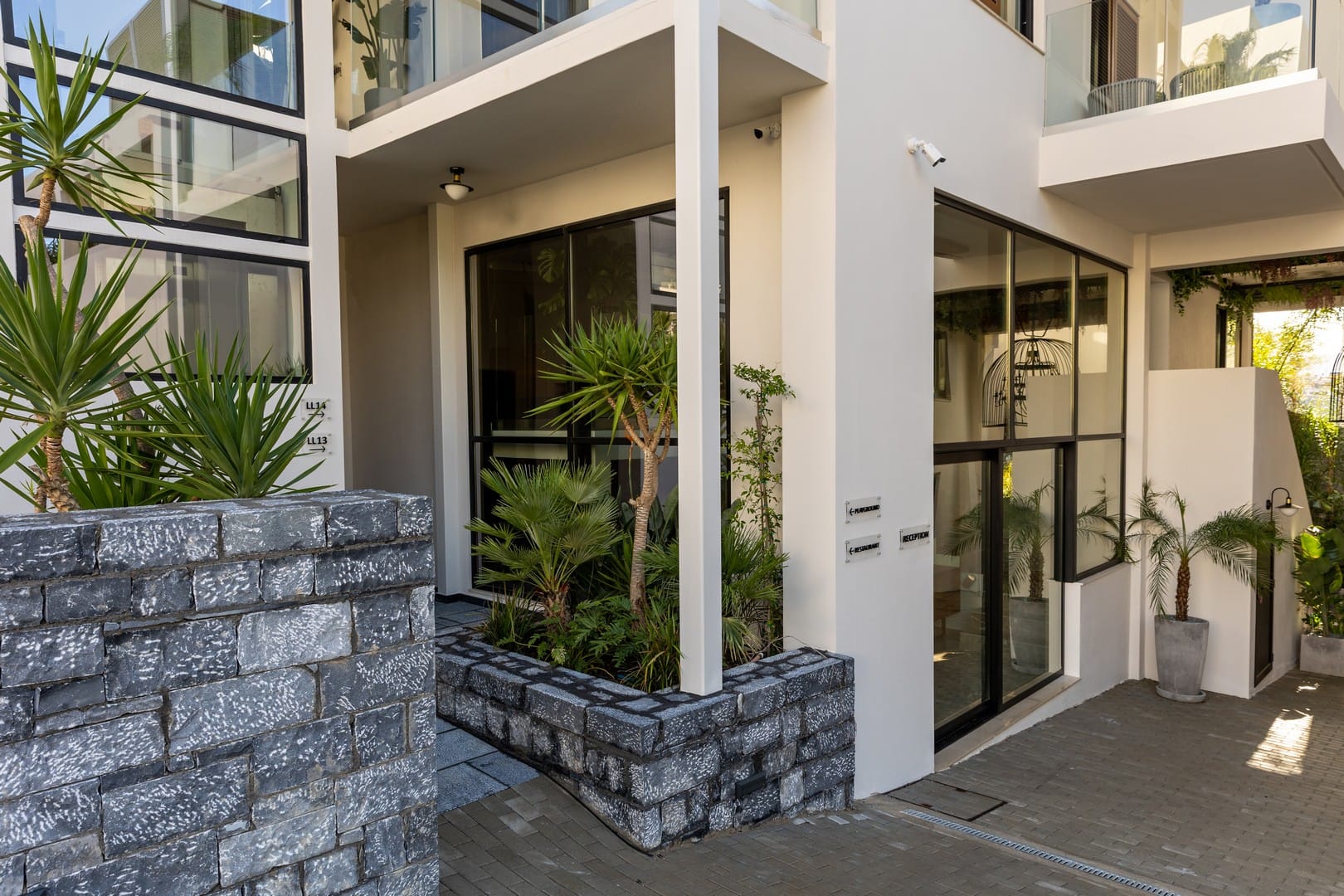 Lazar Lux Suites