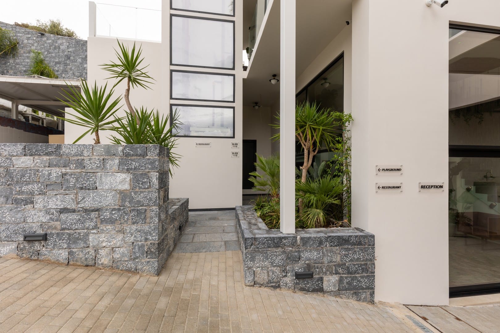 Lazar Lux Suites