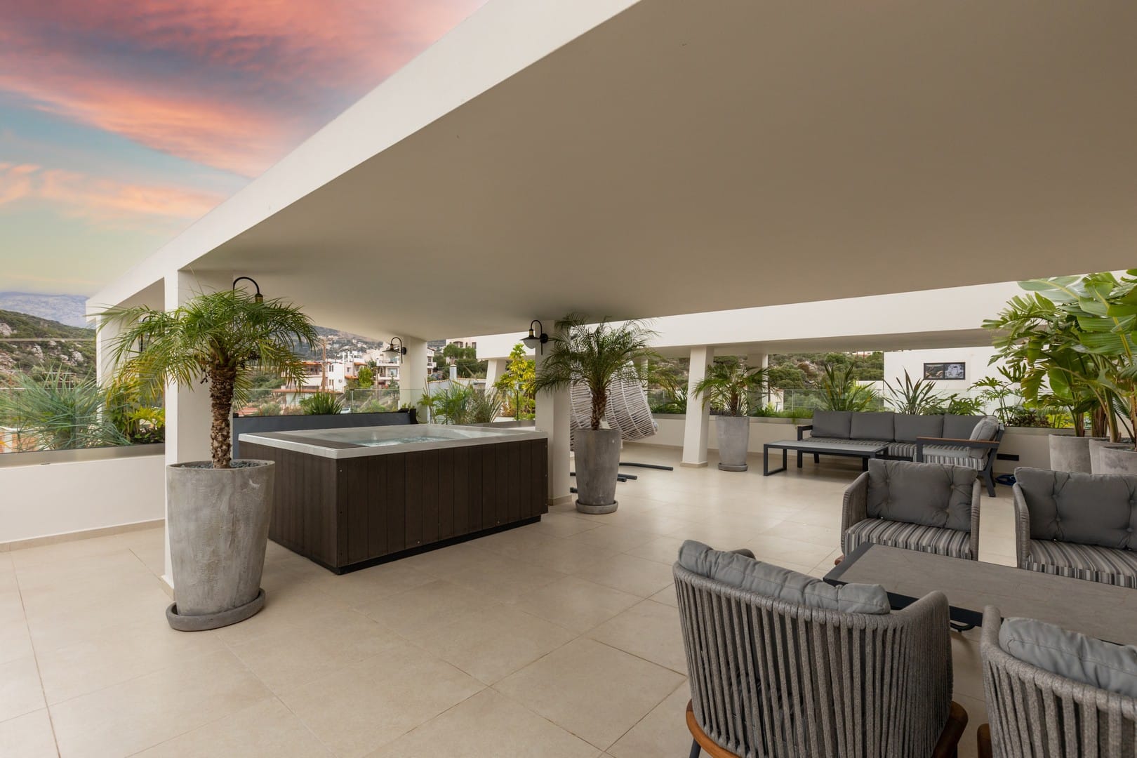 Lazar Lux Suites