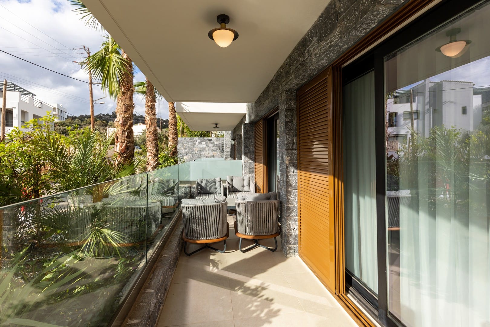 Lazar Lux Suites