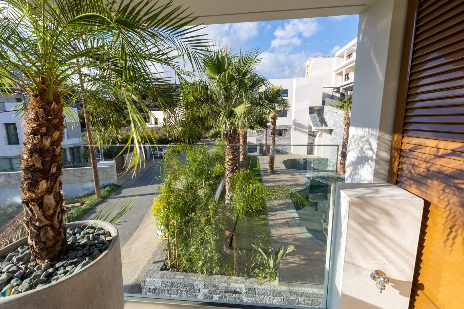 Lazar Lux Suites