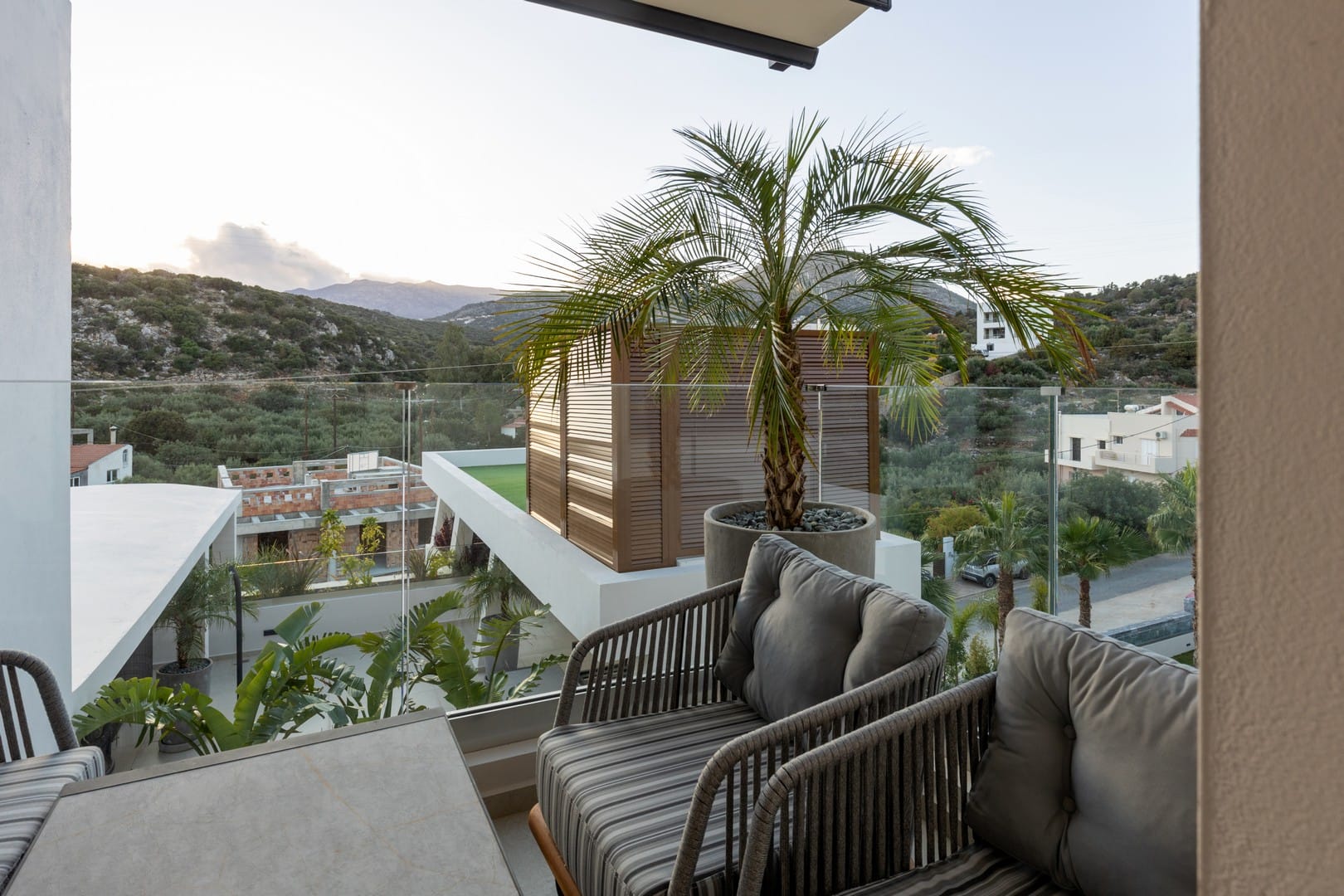 Lazar Lux Suites