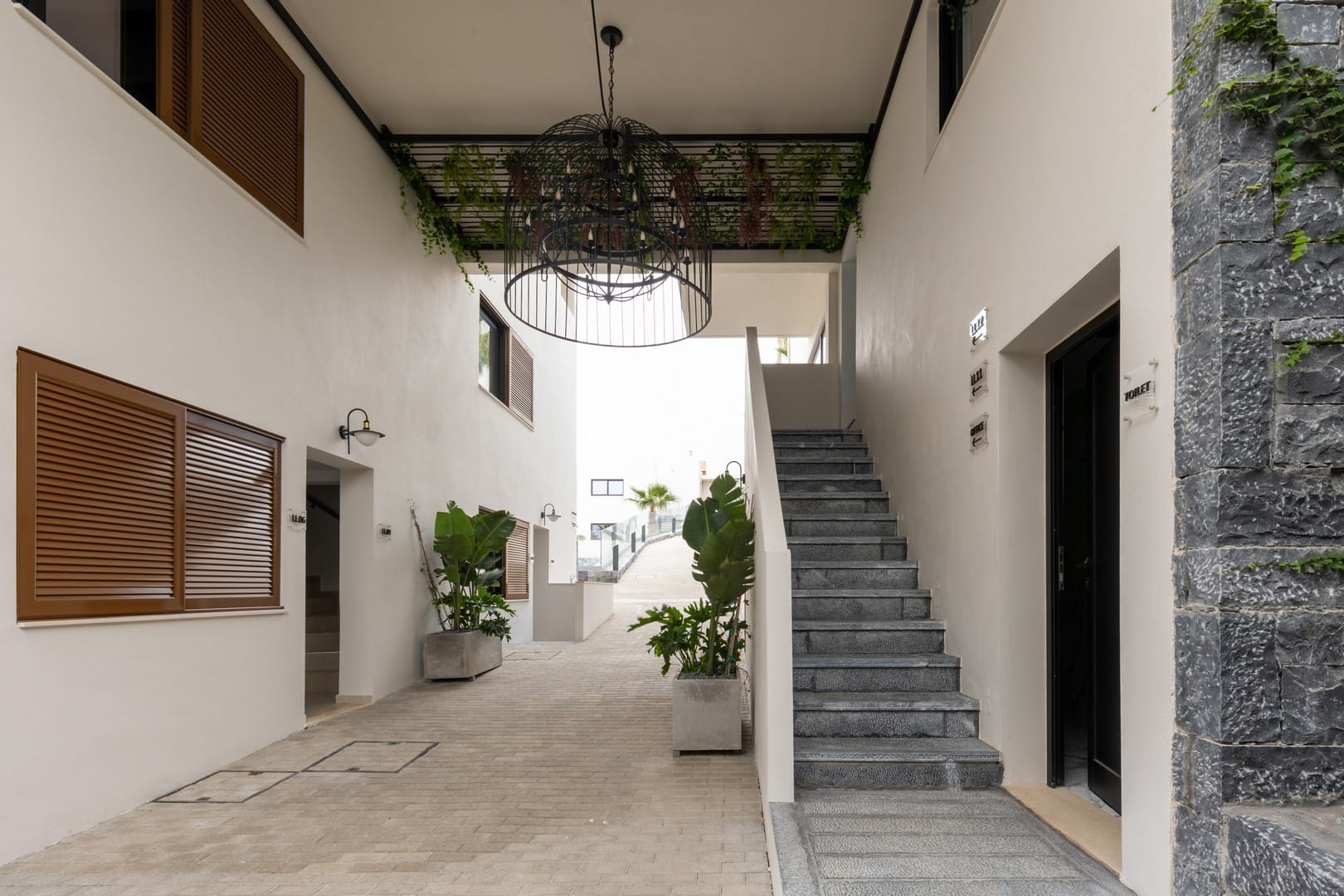 Lazar Lux Suites
