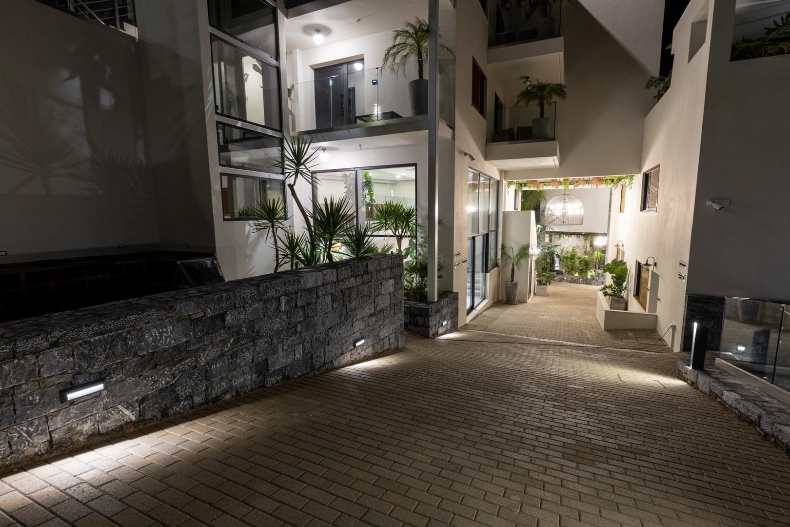 Lazar Lux Suites