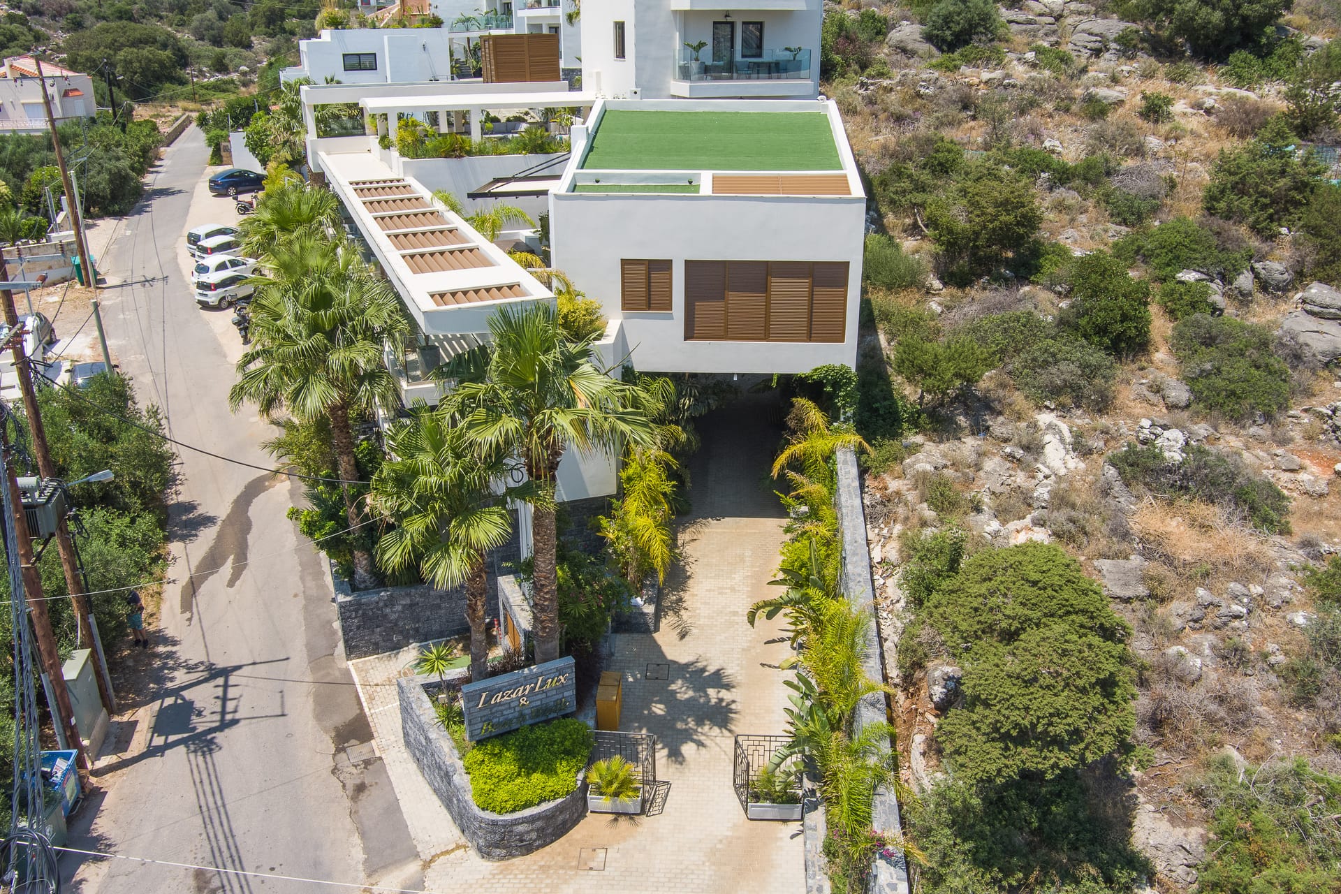 Lazar Lux Suites