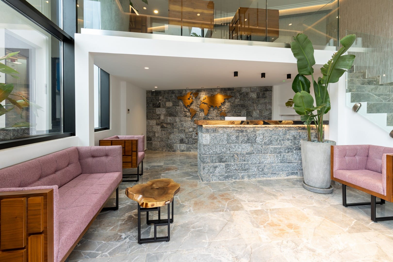 Lazar Lux Suites