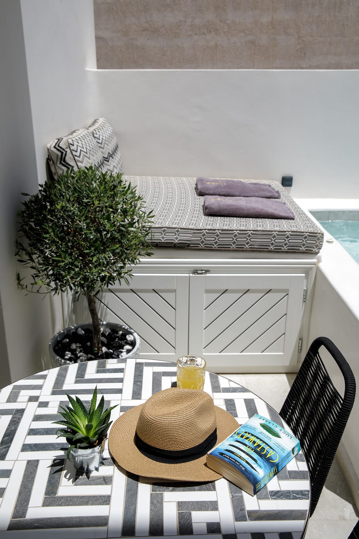 La Madeleine Oia Suites & Caves
