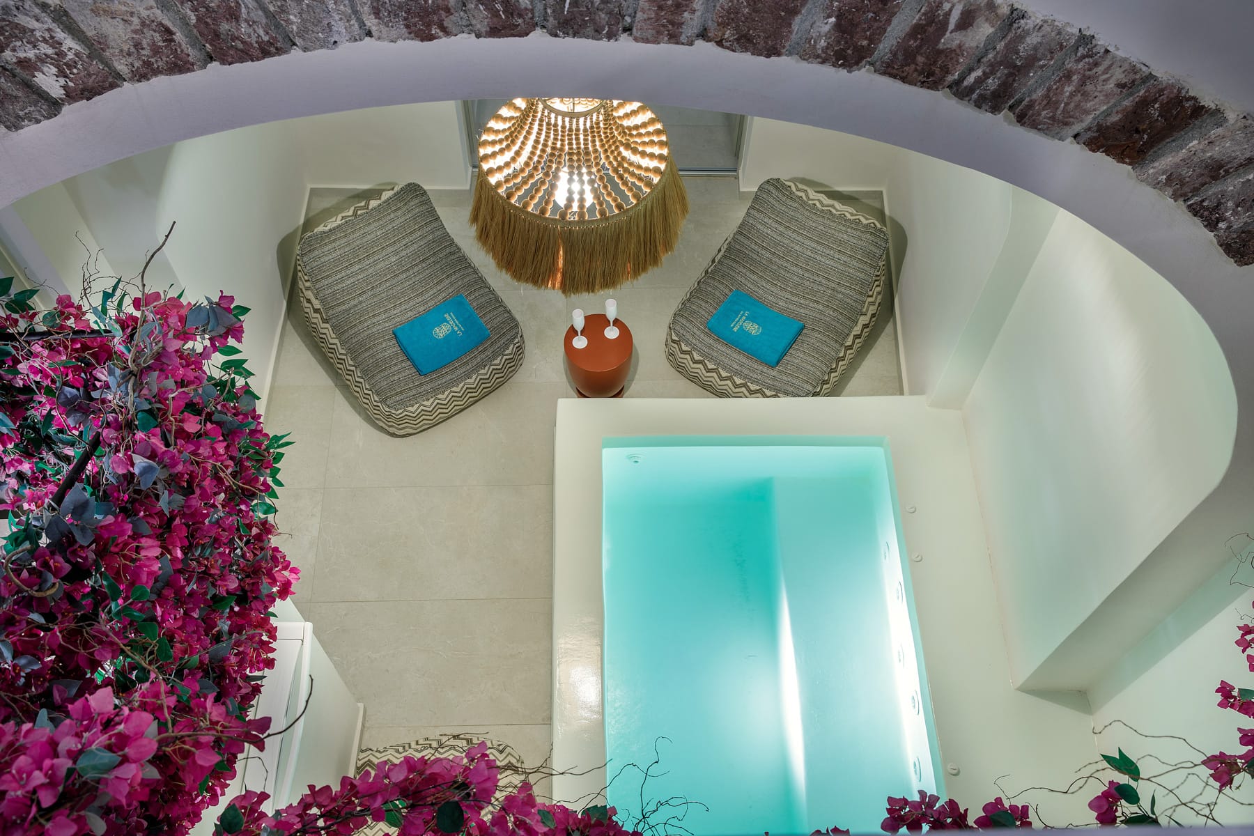 La Madeleine Oia Suites & Caves