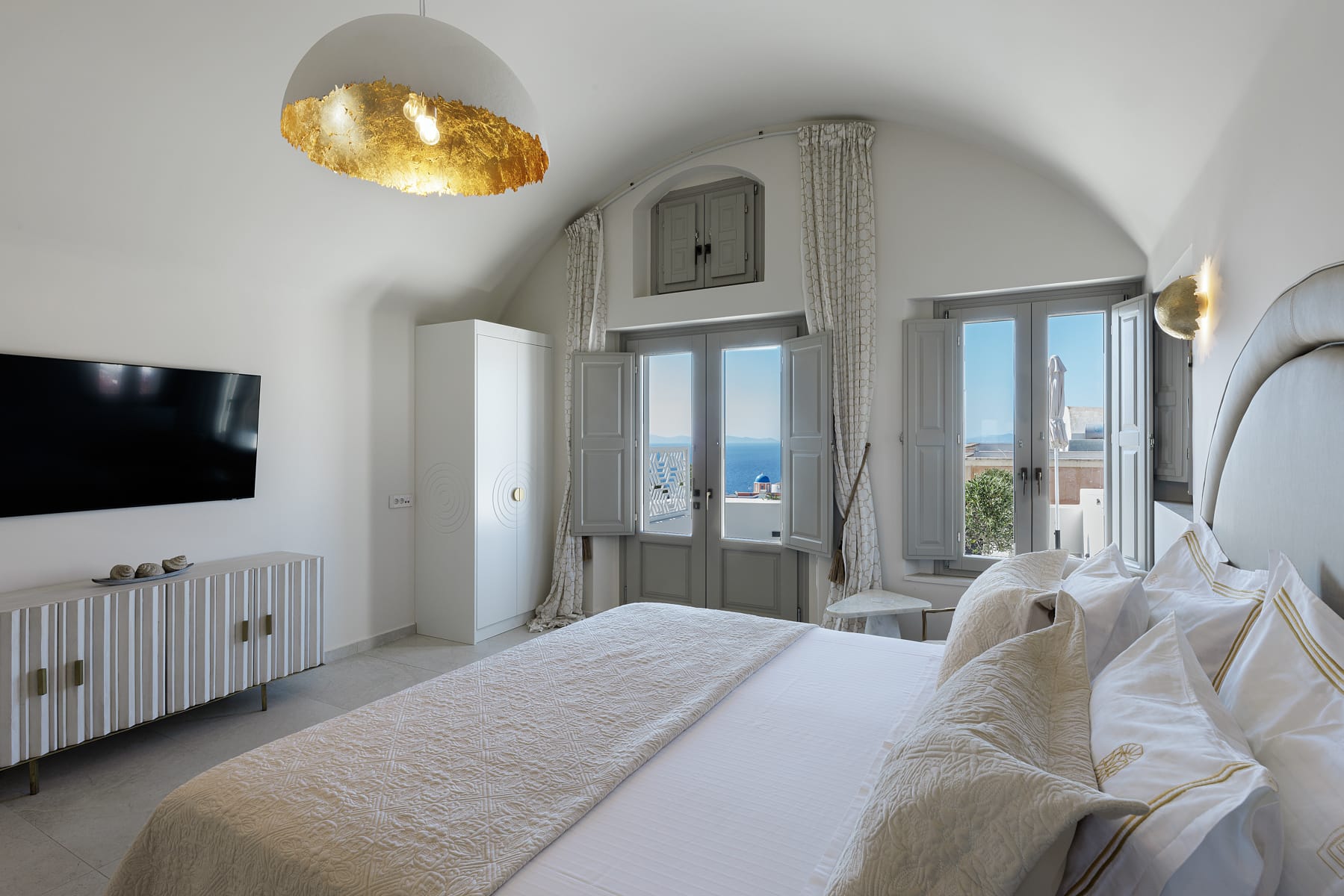 La Madeleine Oia Suites & Caves