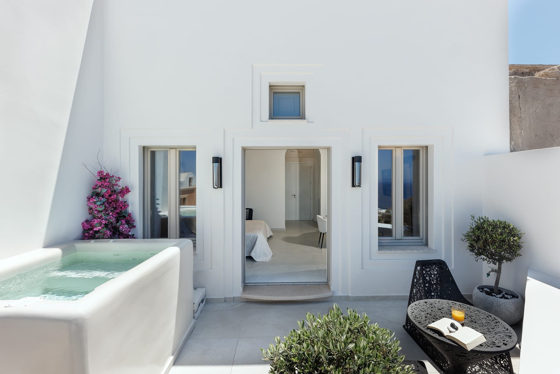 La Madeleine Oia Suites & Caves