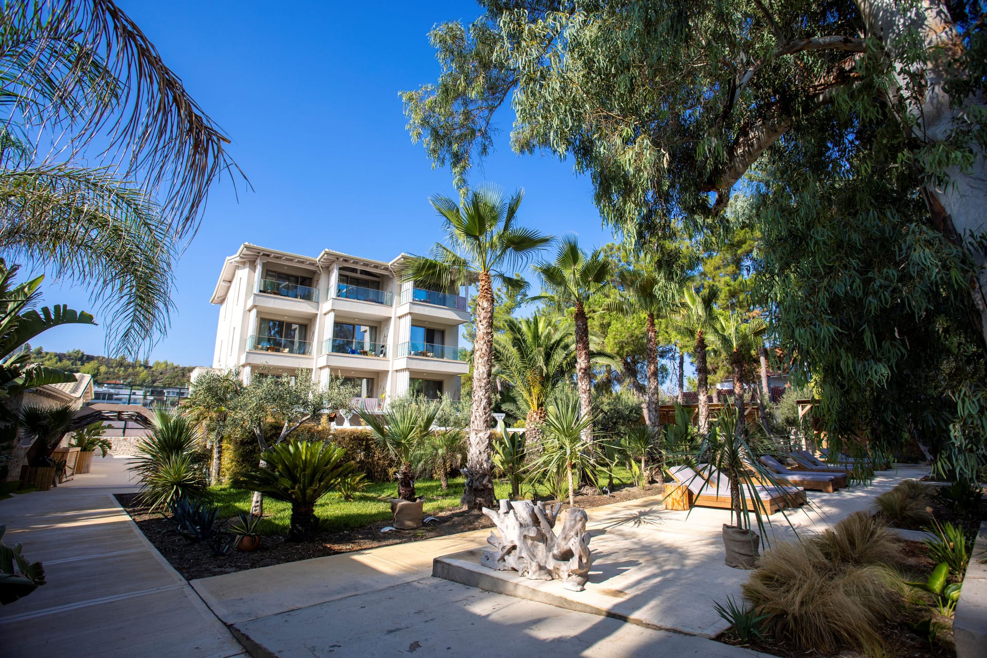 MAKO Sea & Suites