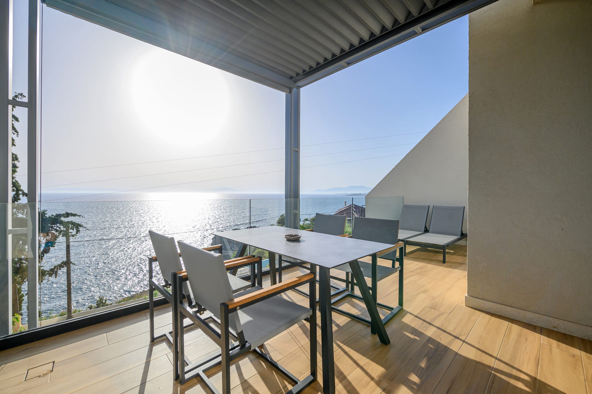 Mani Suites