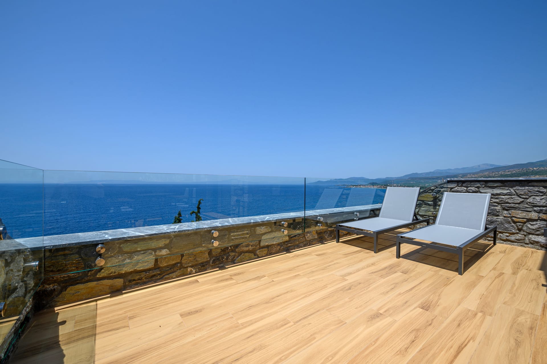 Mani Suites