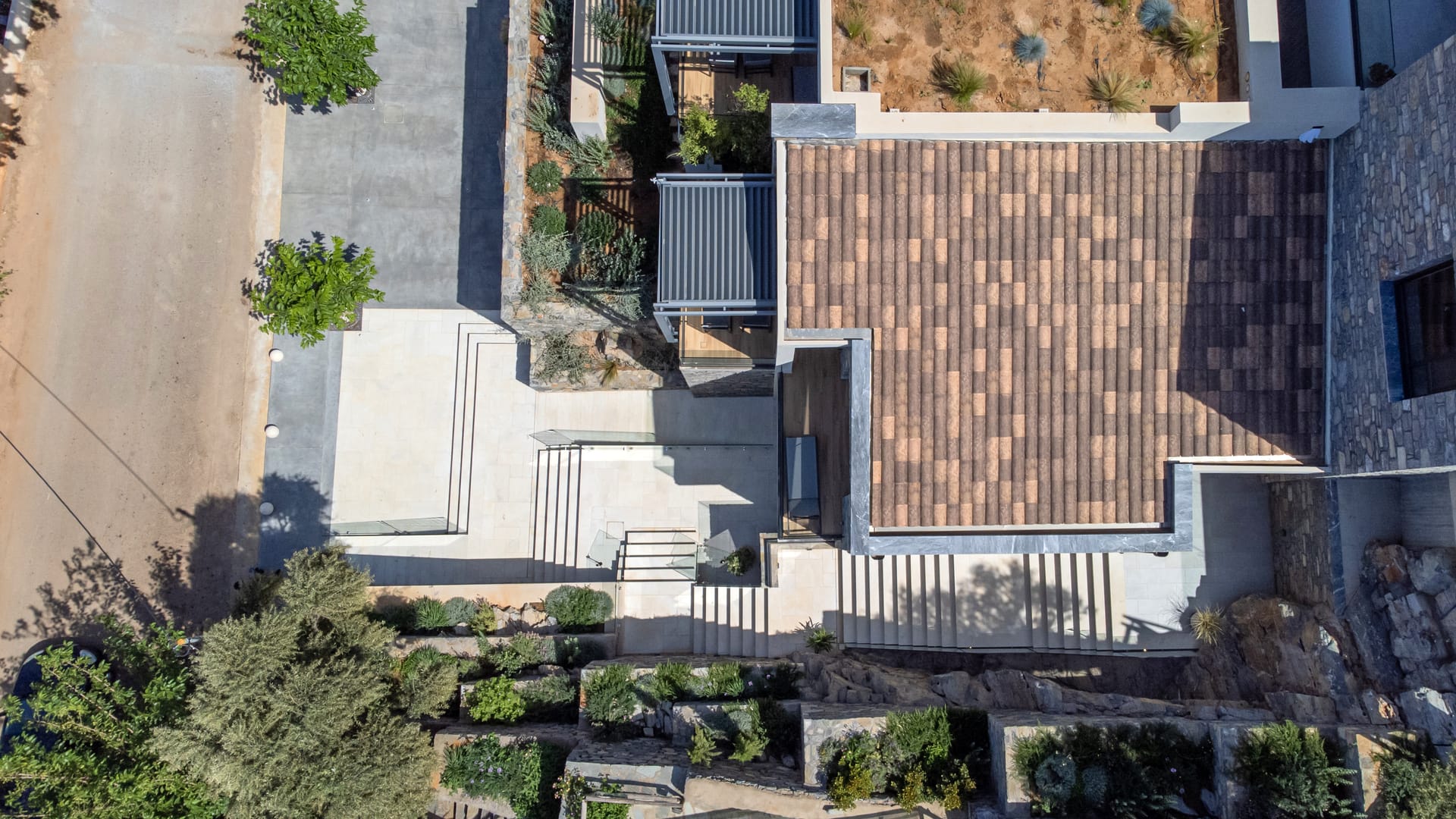 Mani Suites
