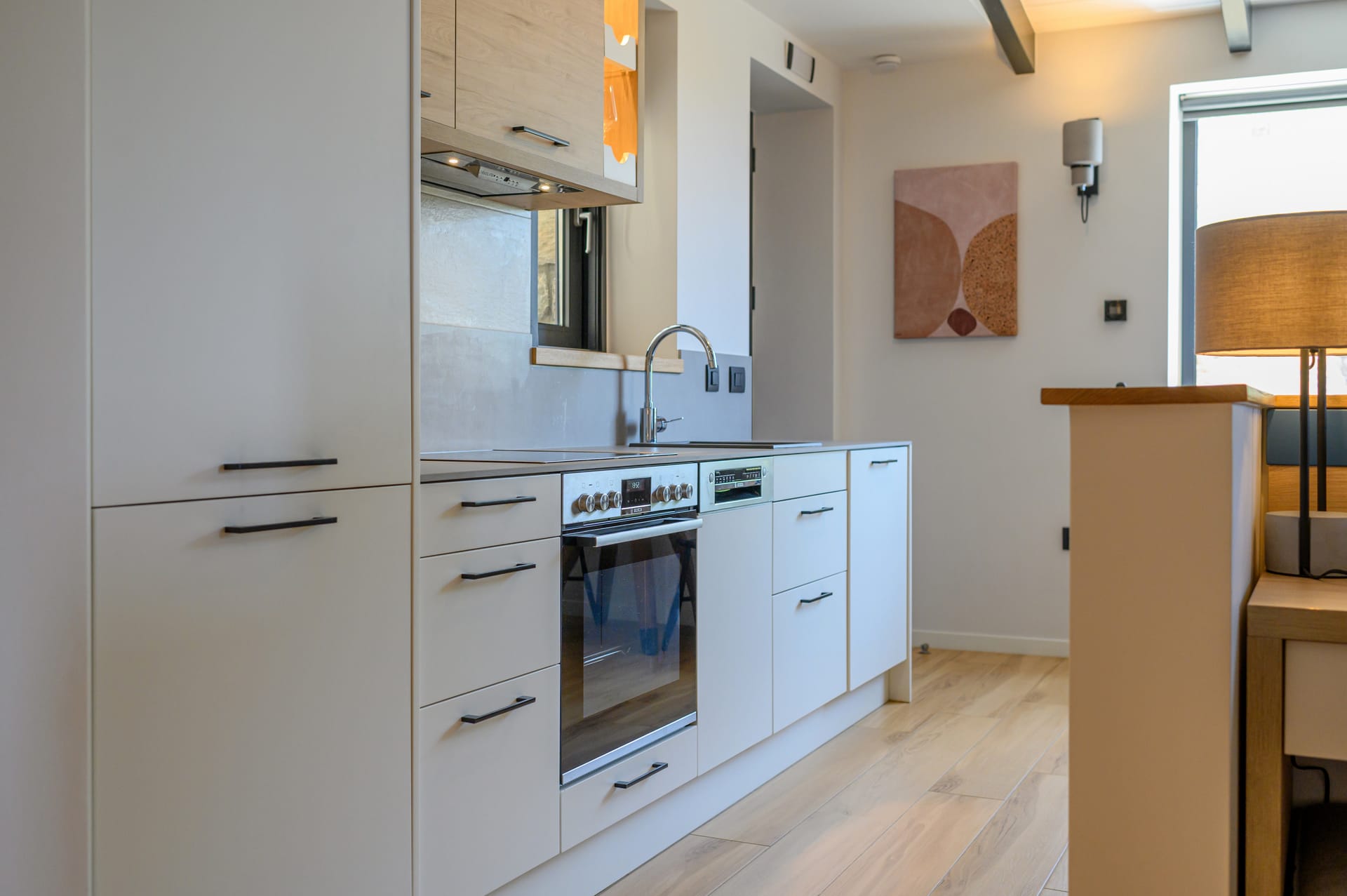 Mani Suites
