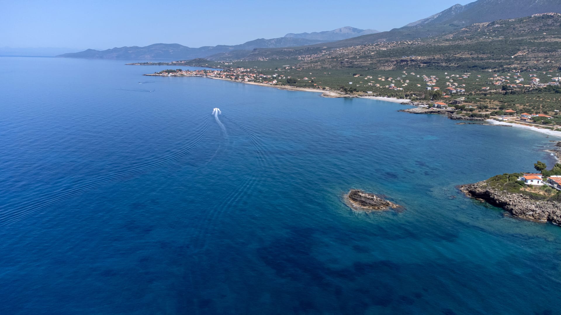Mani Suites