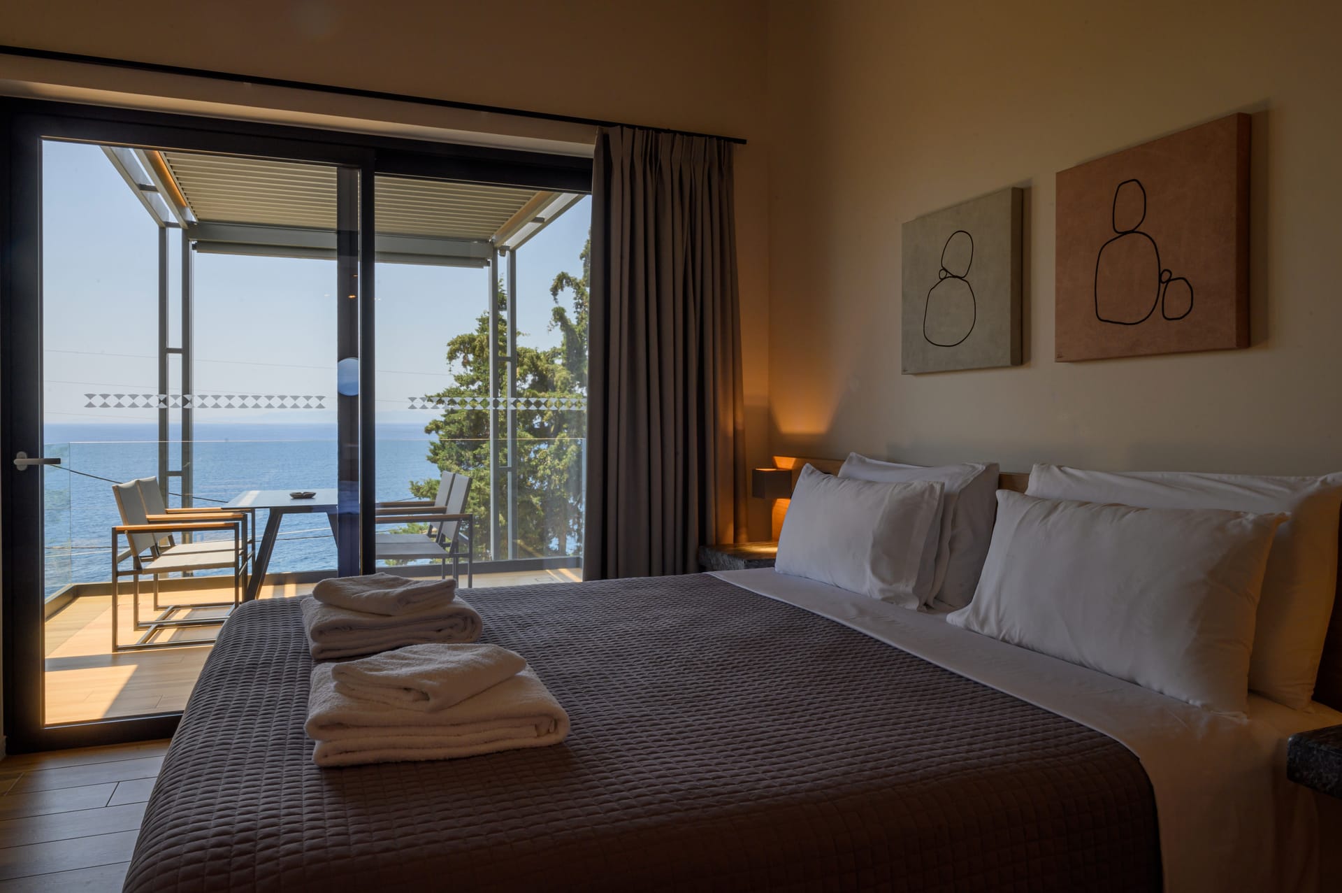 Mani Suites
