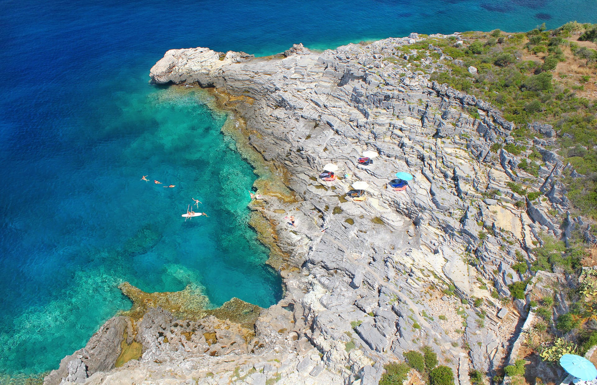 Mani Suites