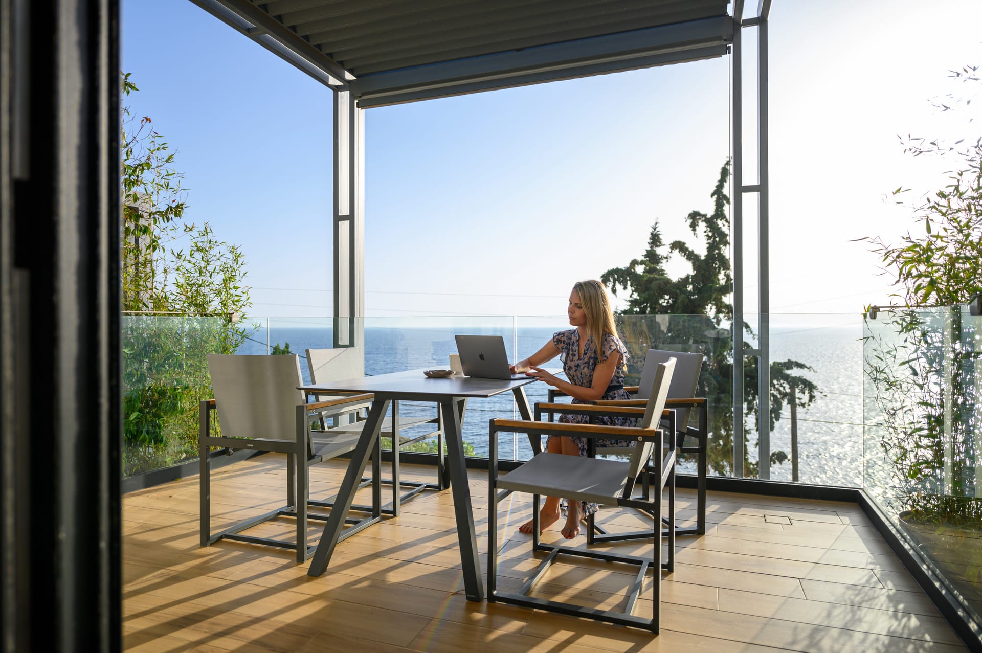 Mani Suites