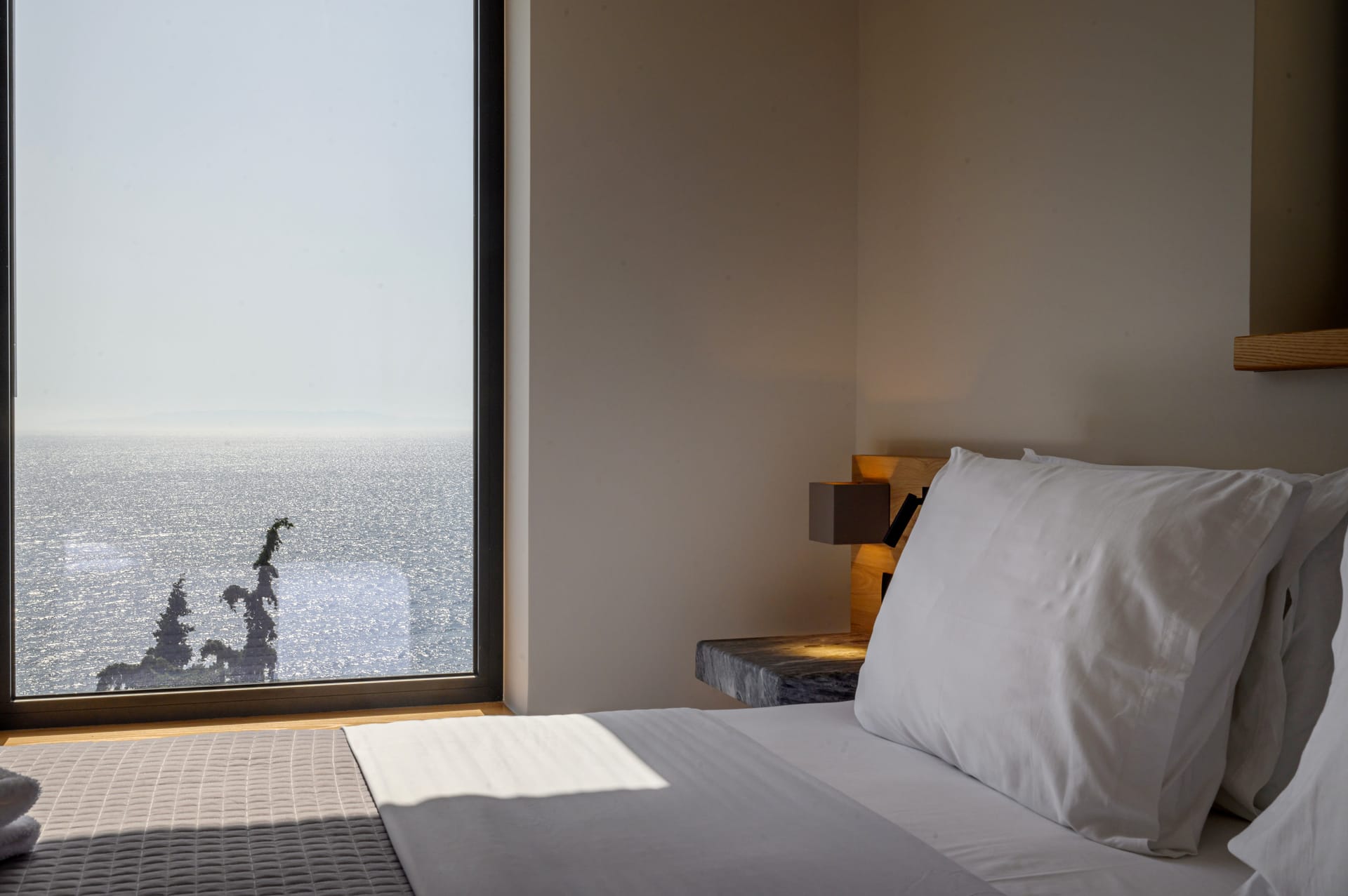 Mani Suites
