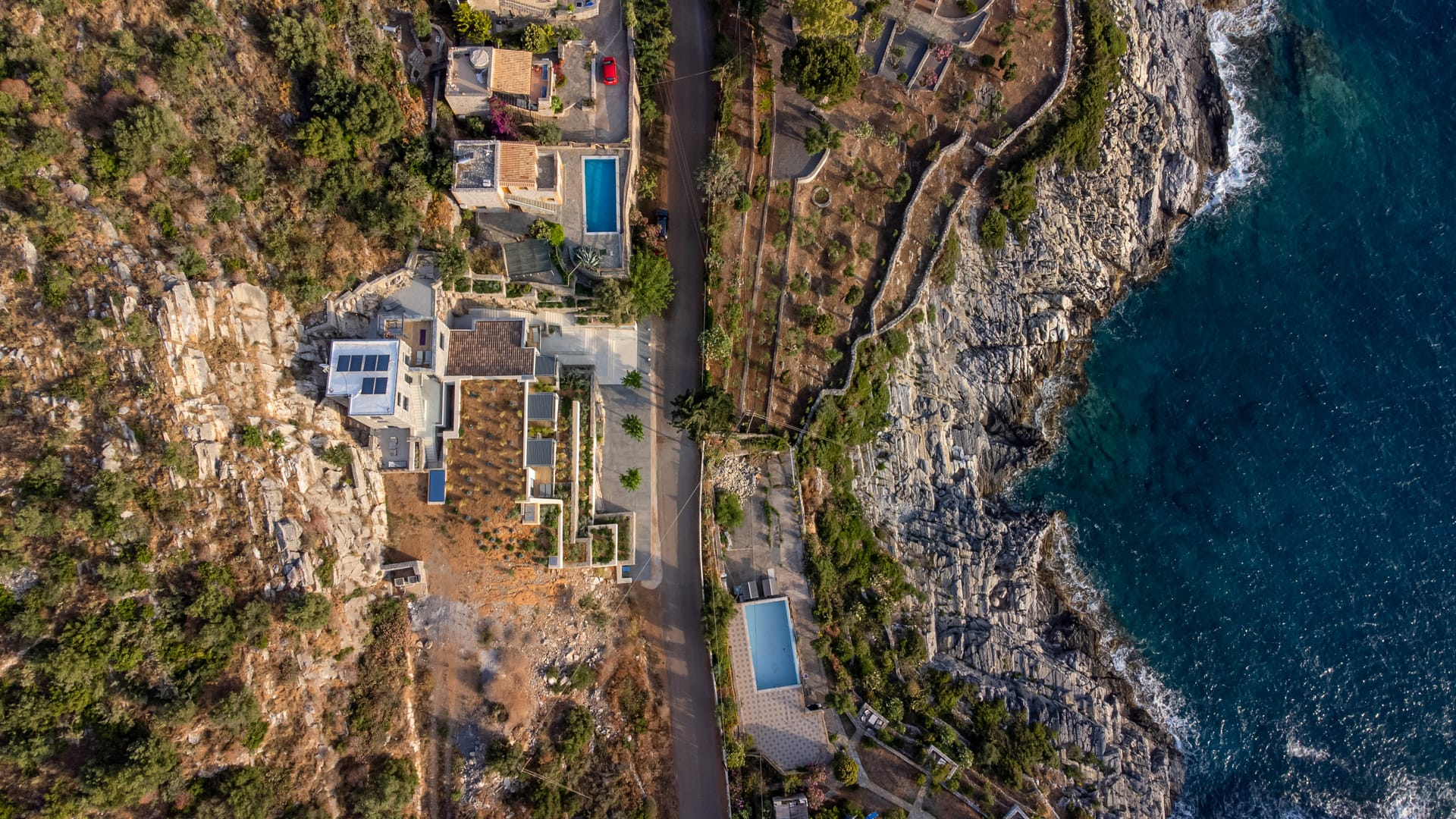 Mani Suites