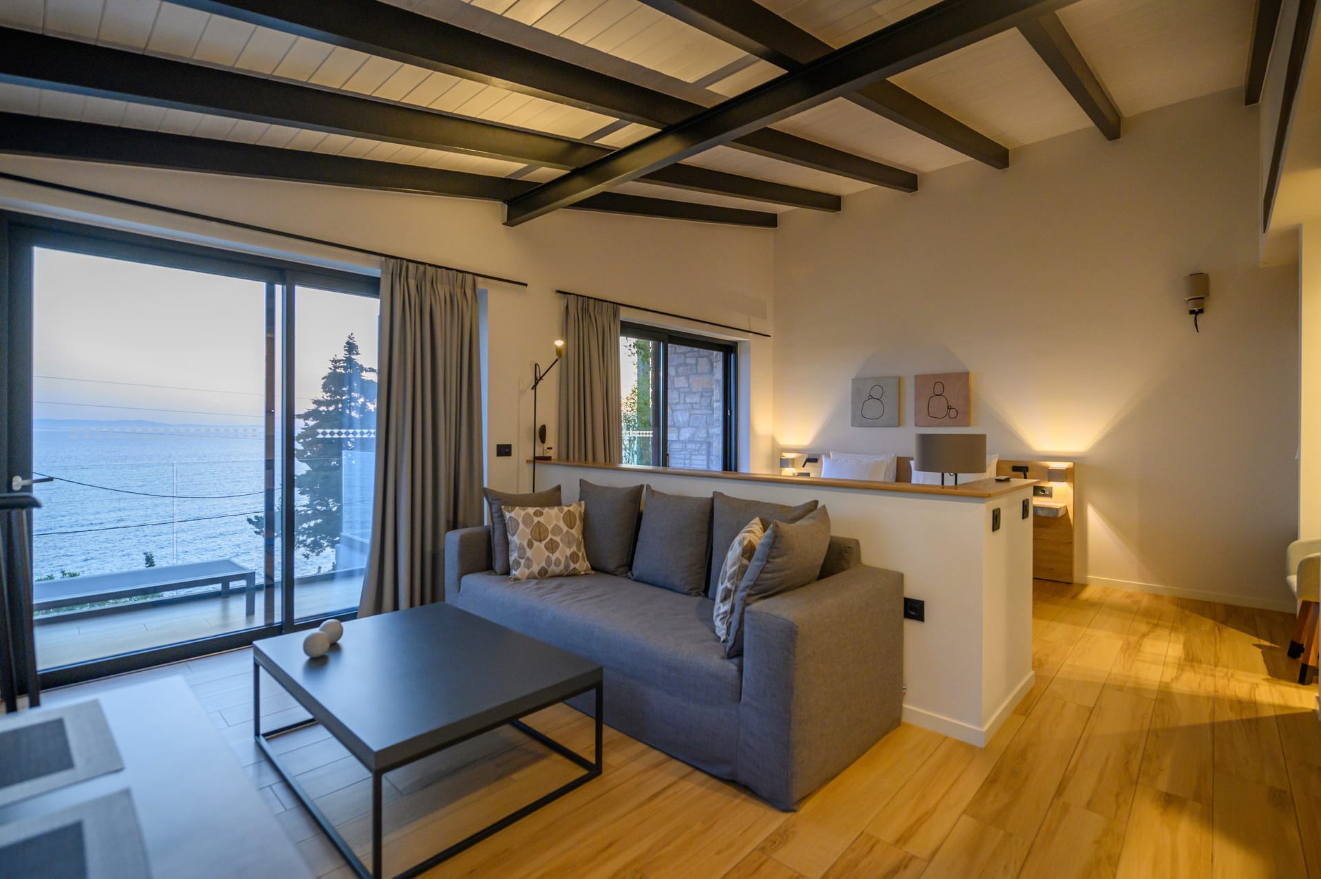 Mani Suites